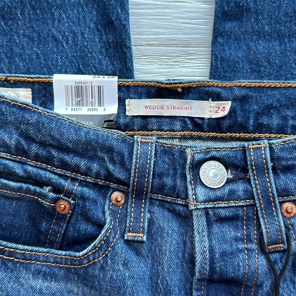 NWT Levi’s Wedgie Straight Dark Wash size 24 - Picture 3 of 9